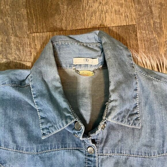 Chambray Long Sleeved Pearl Snap Denim Top Small - Picture 2 of 9